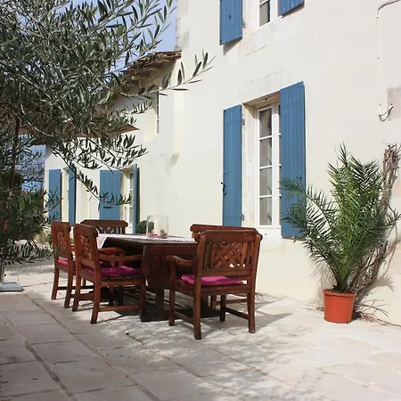 Le Chai O Soleils Holiday home Mortagne-sur-Gironde